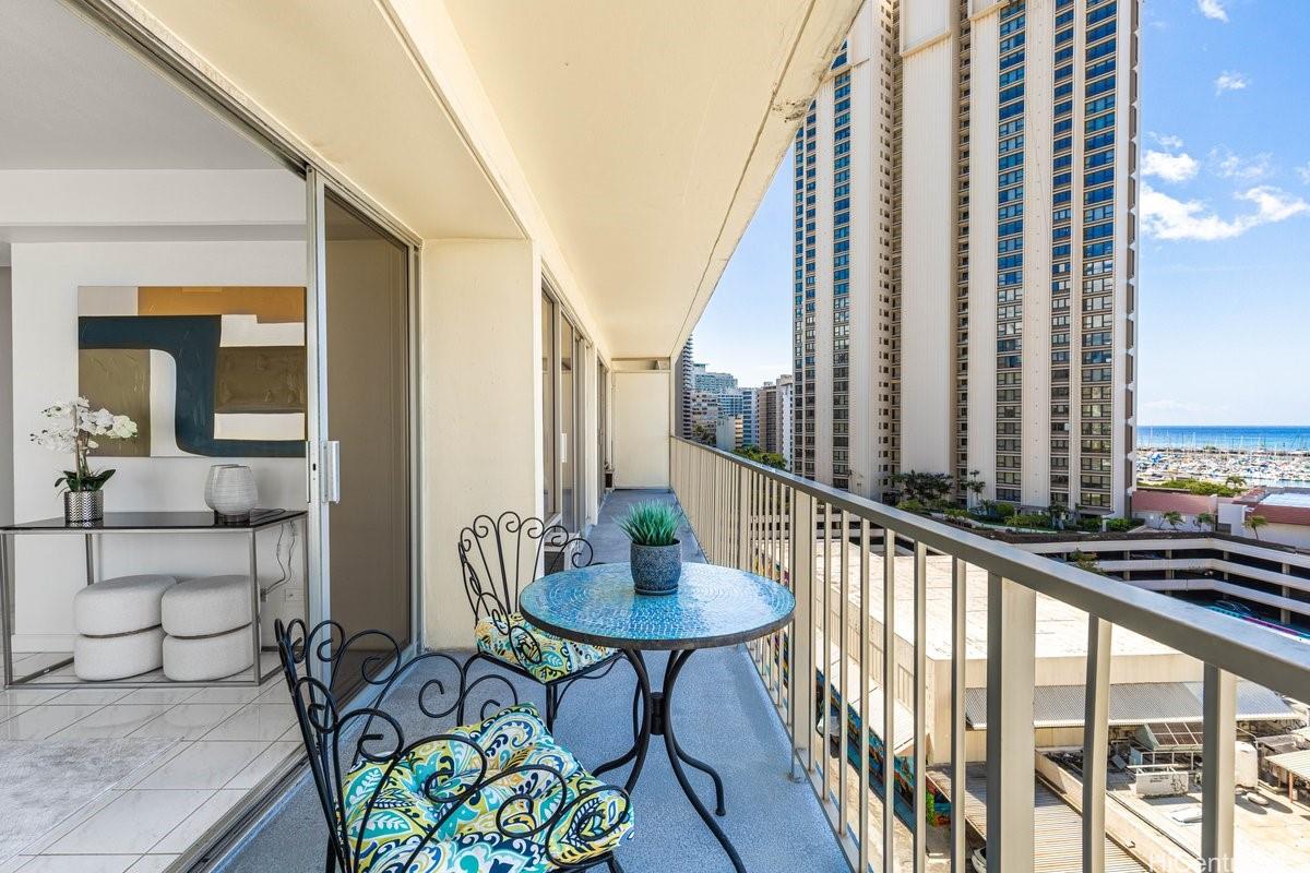 Sunset Towers condo # 1007, Honolulu, Hawaii - photo 5 of 20