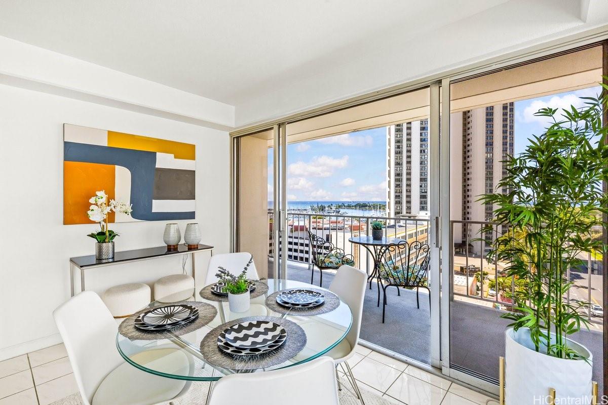 Sunset Towers condo # 1007, Honolulu, Hawaii - photo 6 of 20