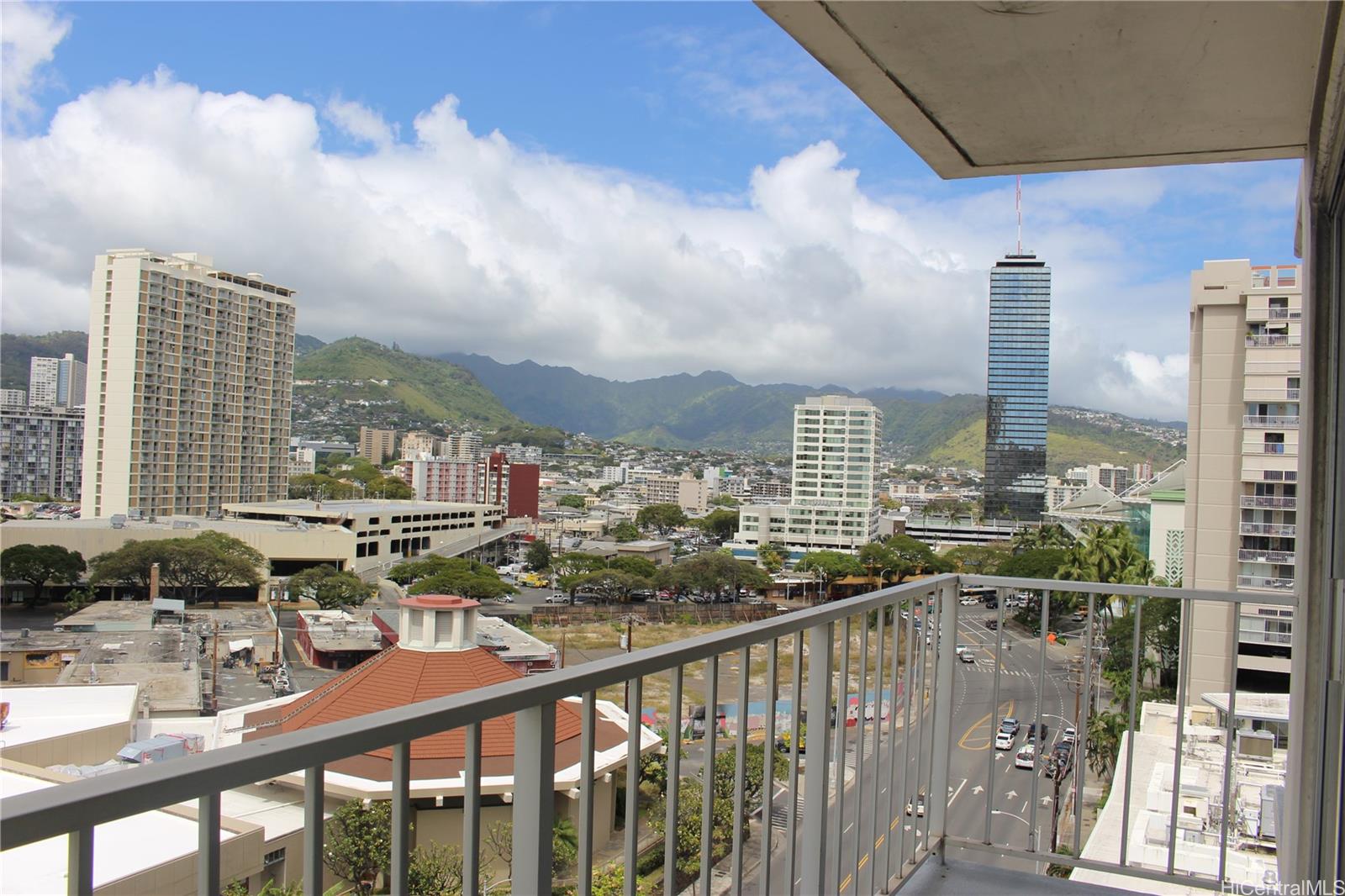 Sunset Towers condo # 1101, Honolulu, Hawaii - photo 12 of 23