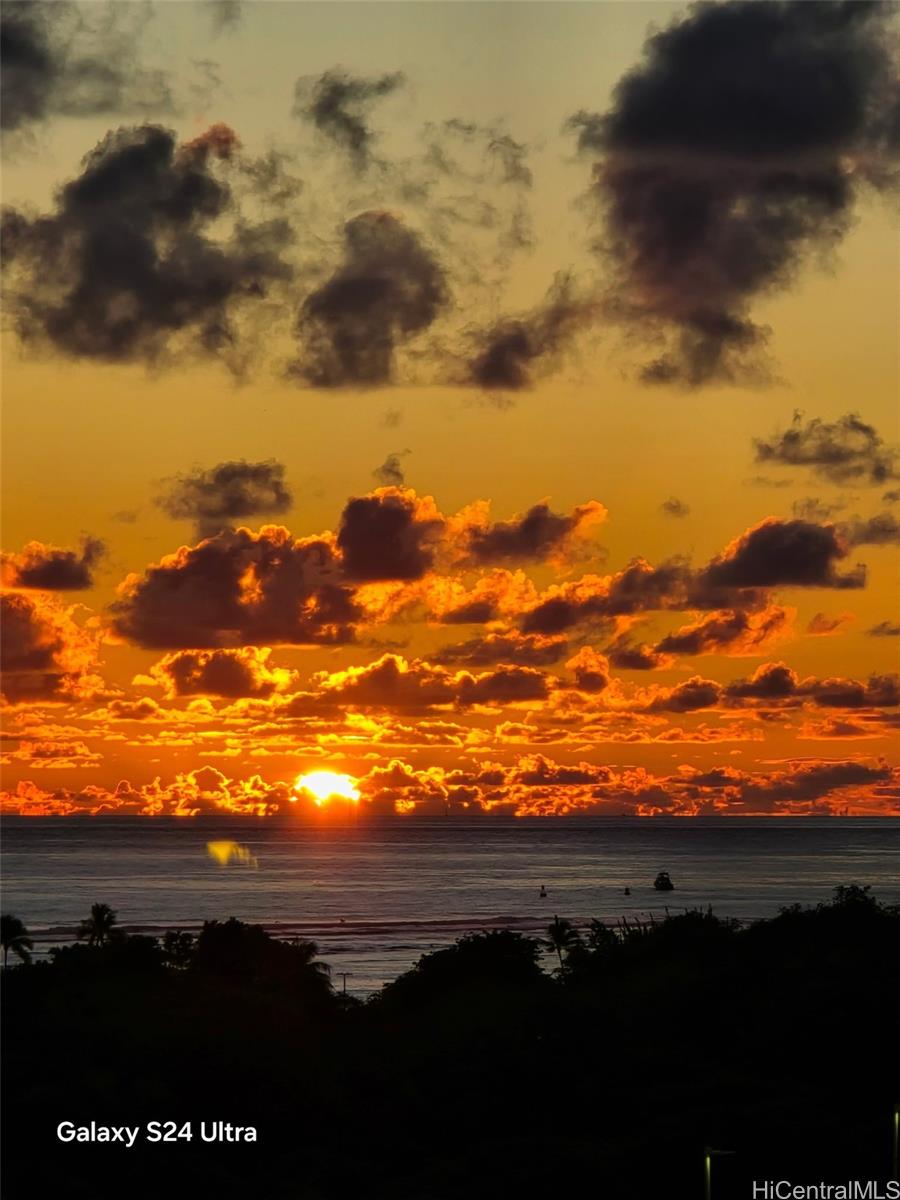 Sunset Towers condo # 1101, Honolulu, Hawaii - photo 6 of 23