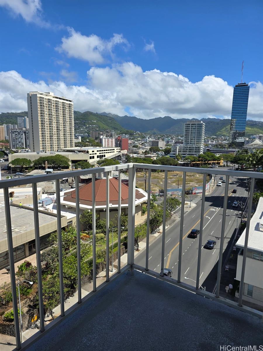 Sunset Towers condo # 1101, Honolulu, Hawaii - photo 8 of 23