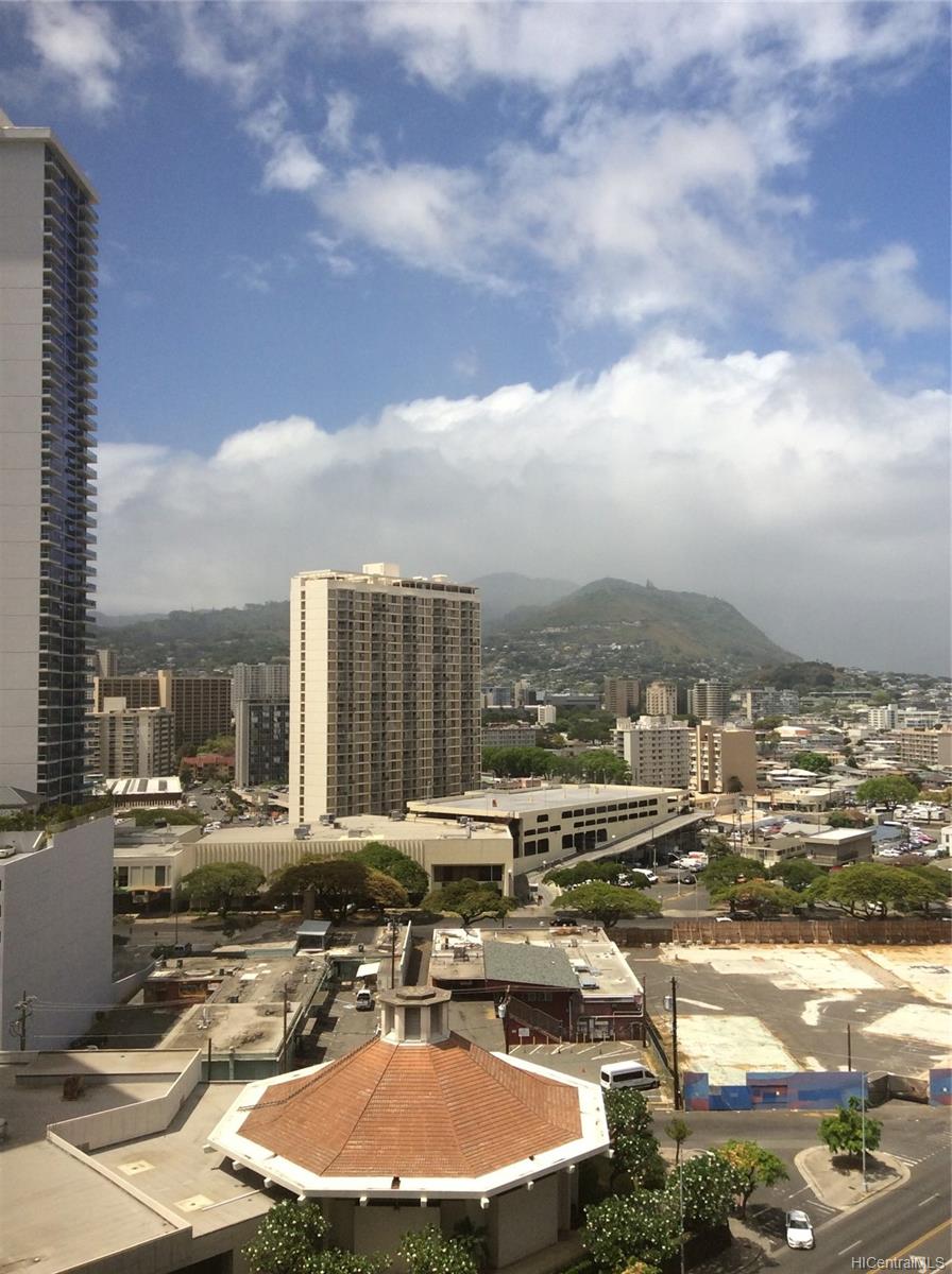 Sunset Towers condo # 1602, Honolulu, Hawaii - photo 7 of 11