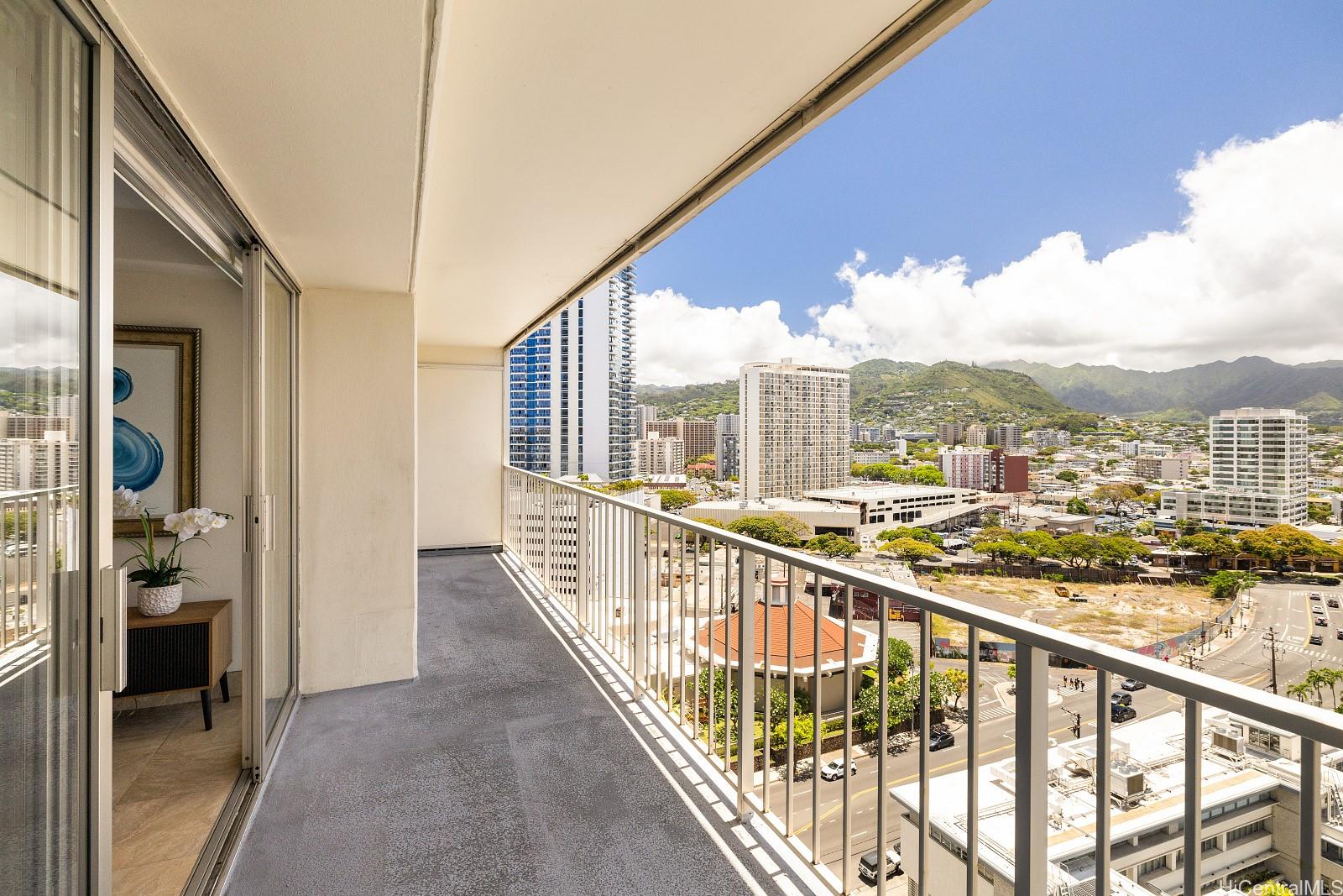 Sunset Towers condo # 1603, Honolulu, Hawaii - photo 11 of 24