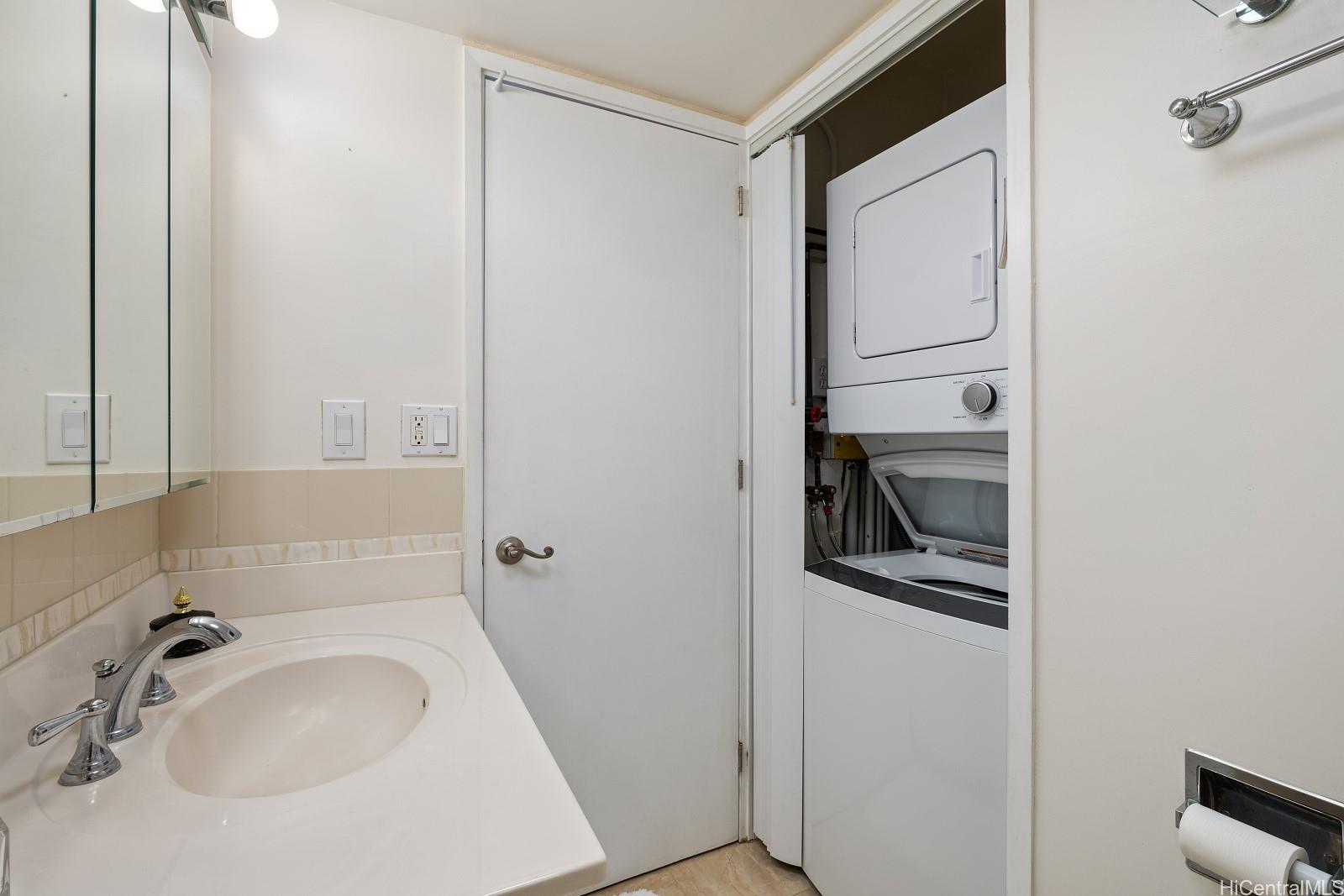 Sunset Towers condo # 1603, Honolulu, Hawaii - photo 15 of 24