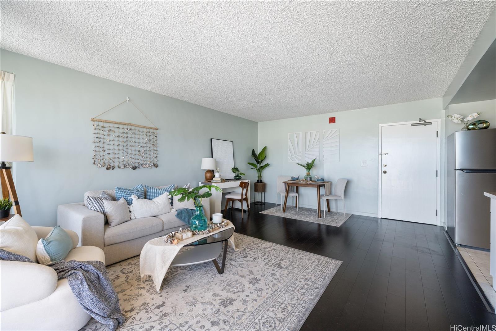 Sunset Towers condo # 1903, Honolulu, Hawaii - photo 2 of 18