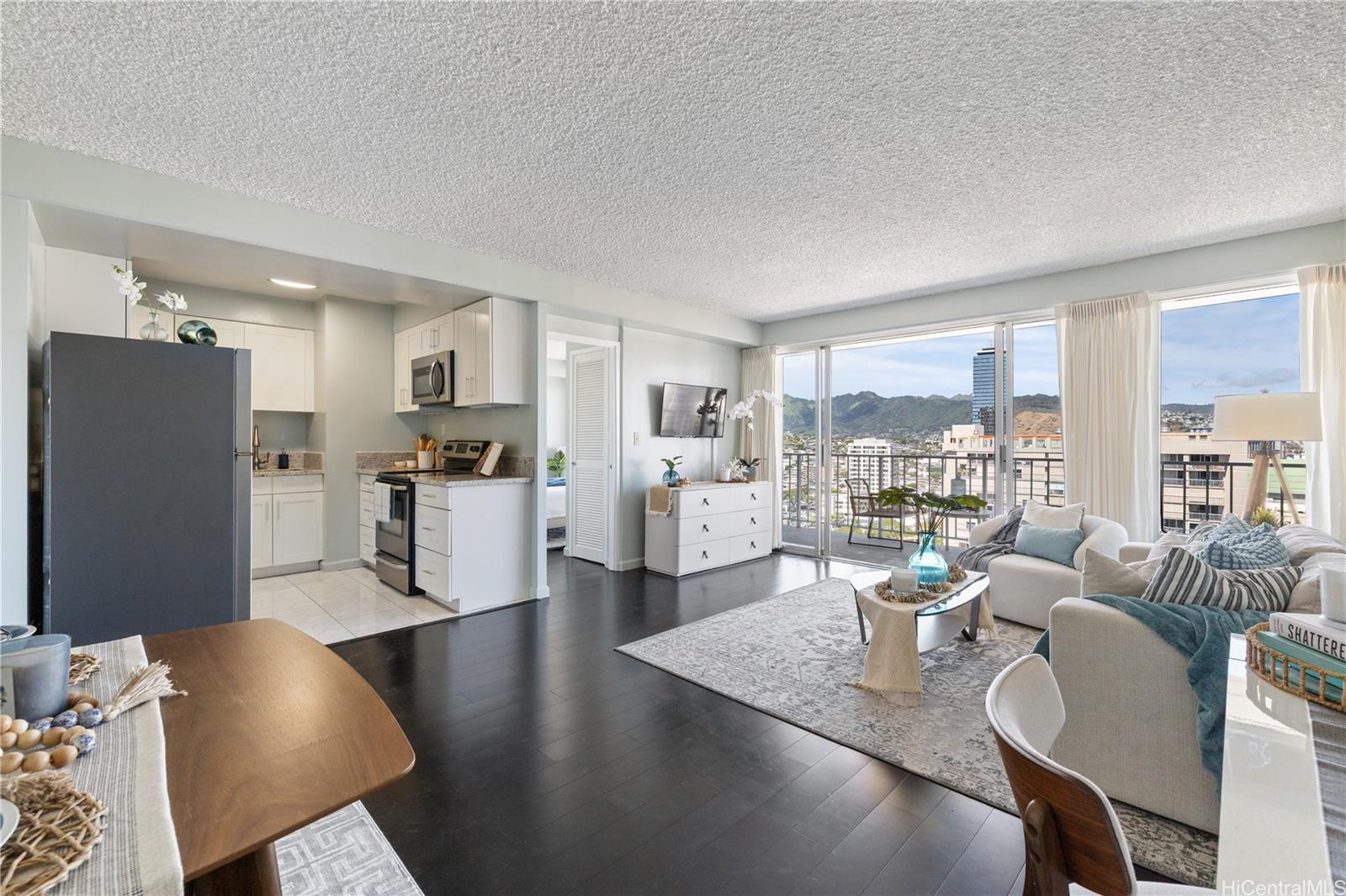 Sunset Towers condo # 1903, Honolulu, Hawaii - photo 3 of 18