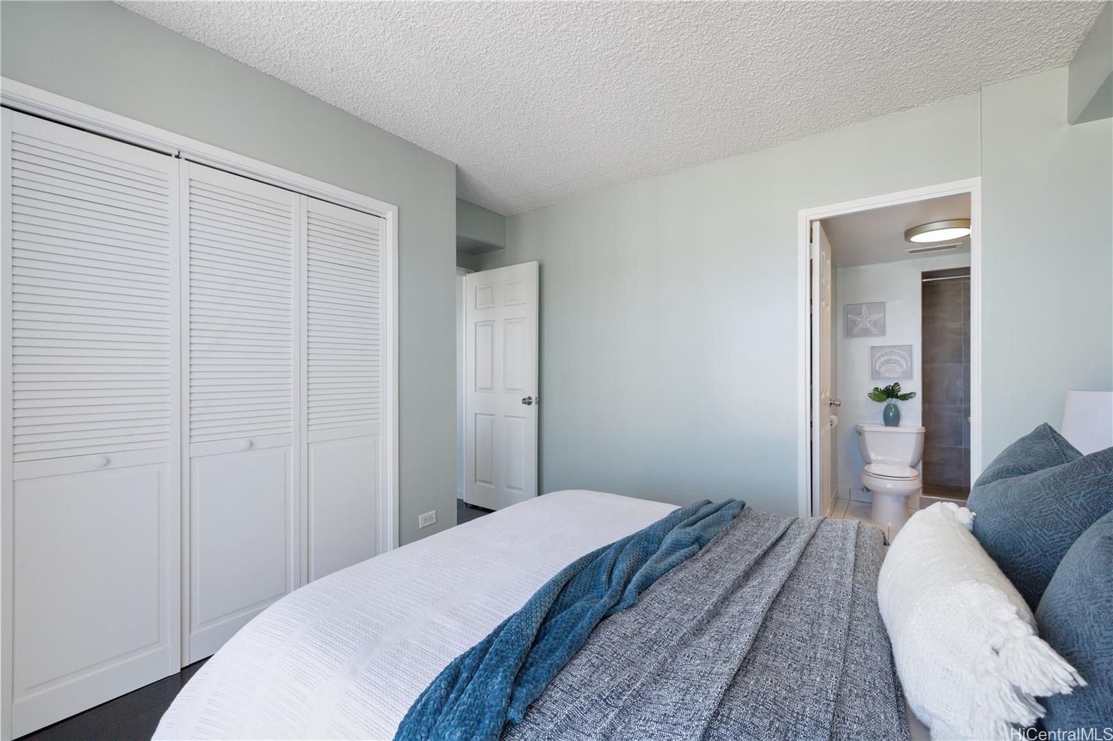 Sunset Towers condo # 1903, Honolulu, Hawaii - photo 10 of 18