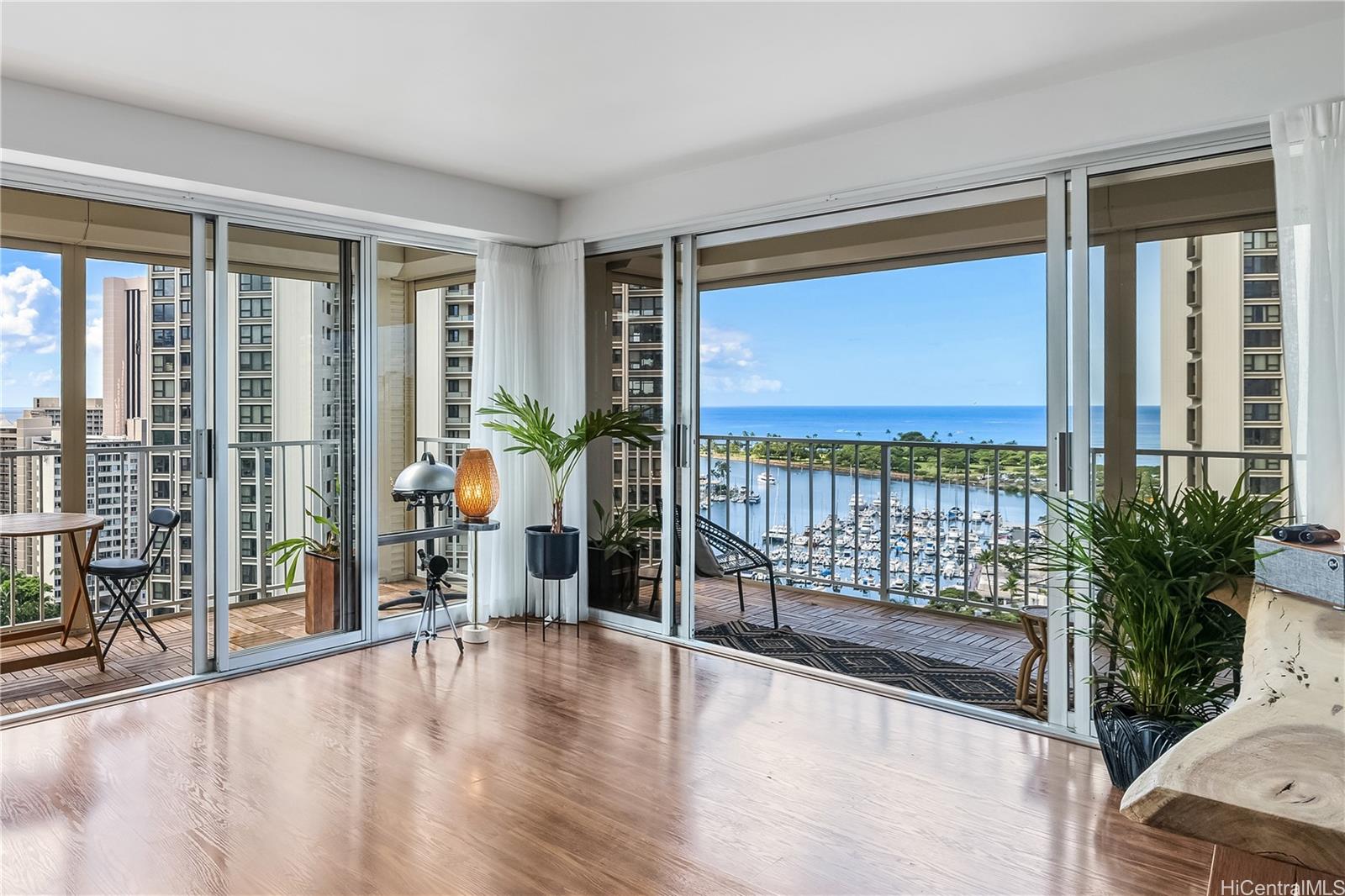 Sunset Towers condo # 2004, Honolulu, Hawaii - photo 2 of 25