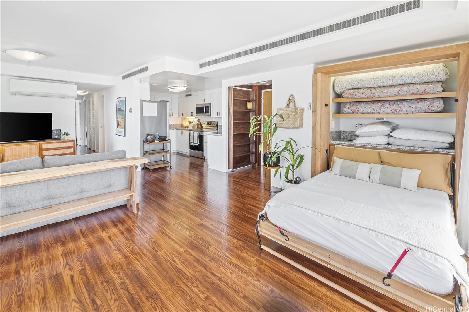 Sunset Towers condo # 2004, Honolulu, Hawaii - photo 12 of 25