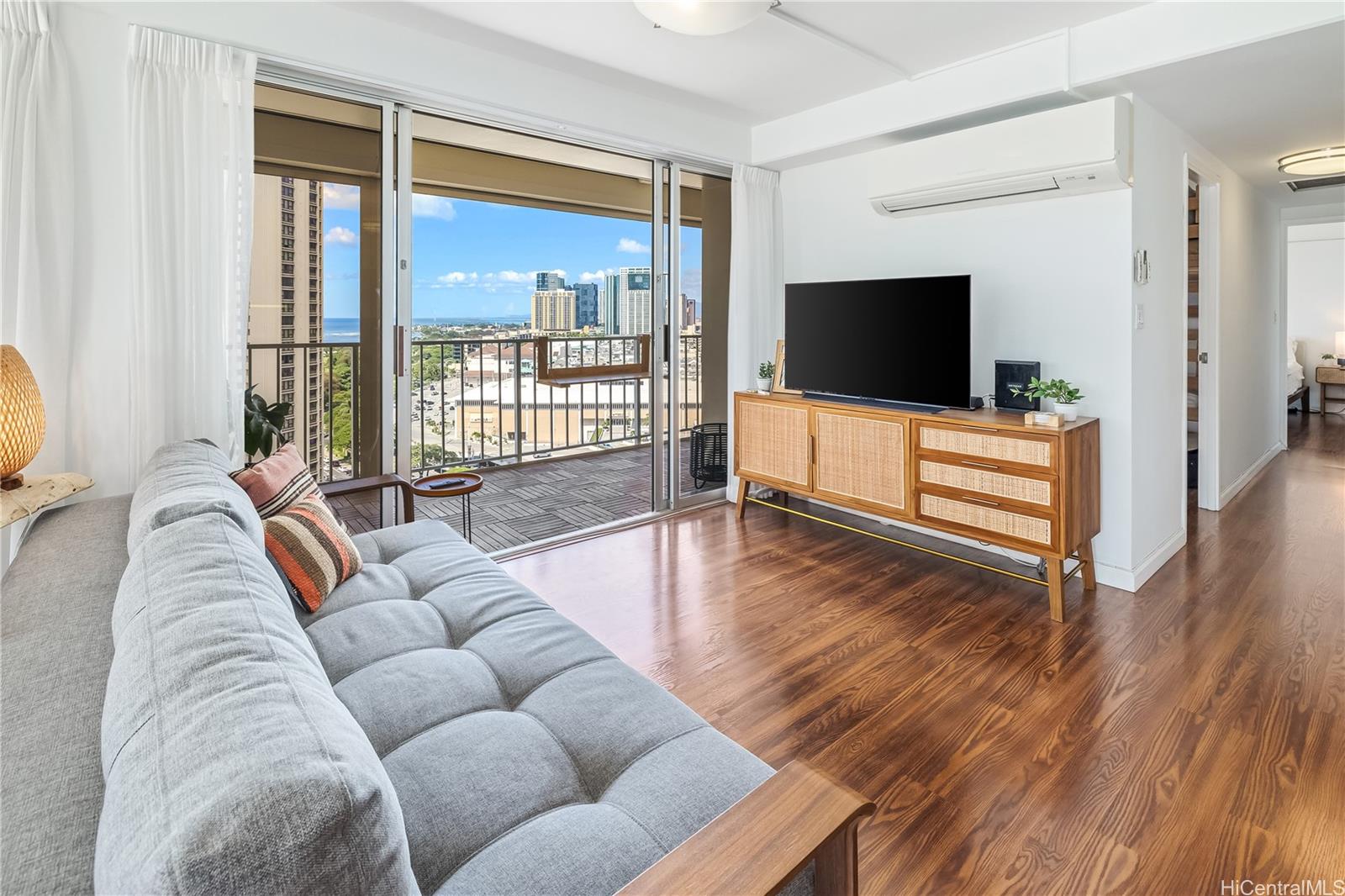 Sunset Towers condo # 2004, Honolulu, Hawaii - photo 17 of 25