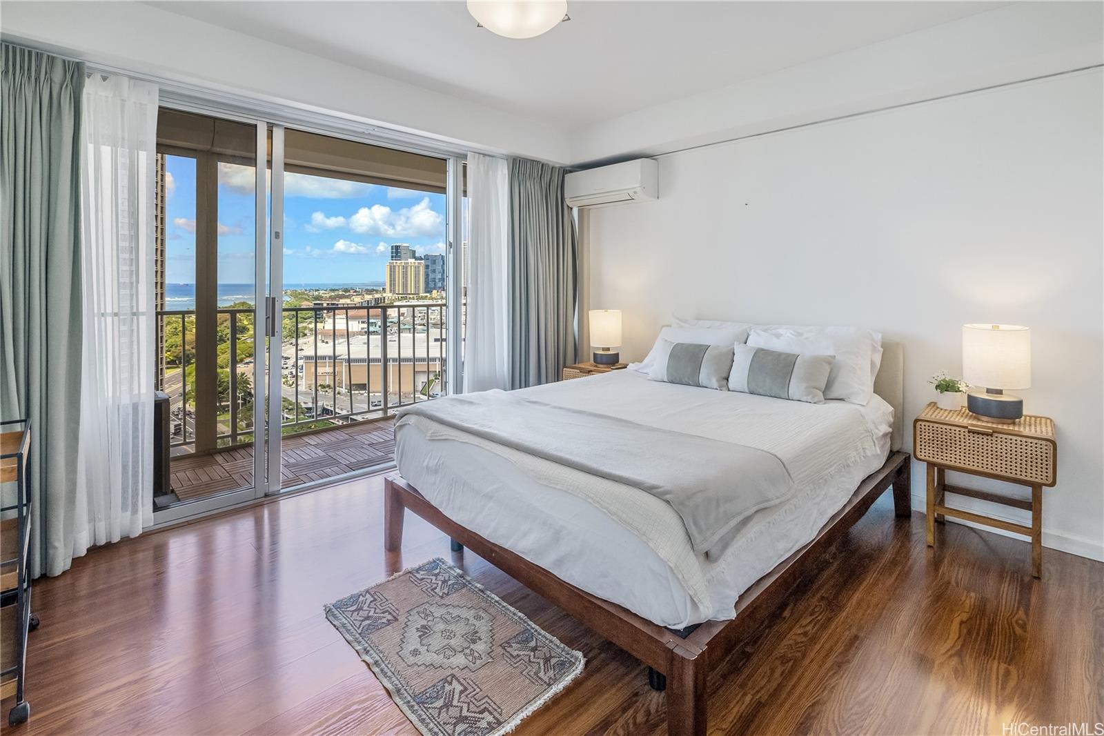 Sunset Towers condo # 2004, Honolulu, Hawaii - photo 18 of 25