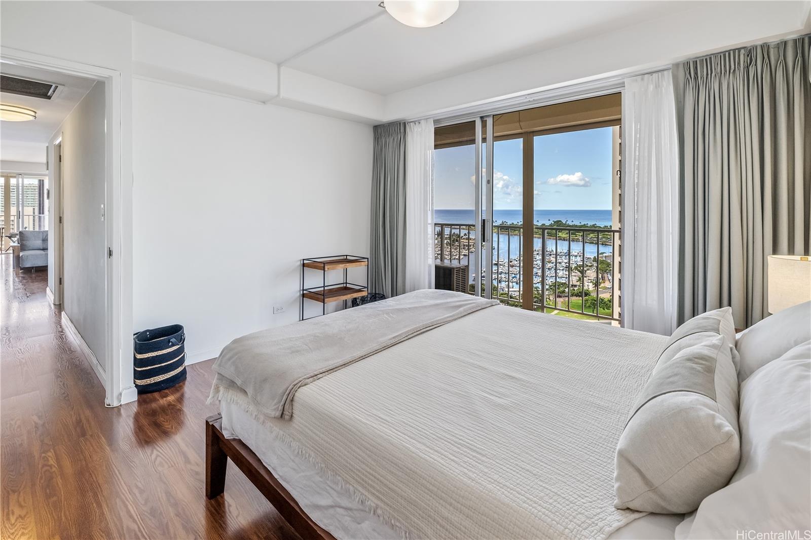 Sunset Towers condo # 2004, Honolulu, Hawaii - photo 19 of 25