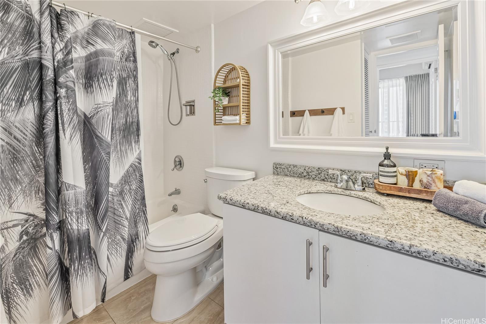 Sunset Towers condo # 2004, Honolulu, Hawaii - photo 24 of 25