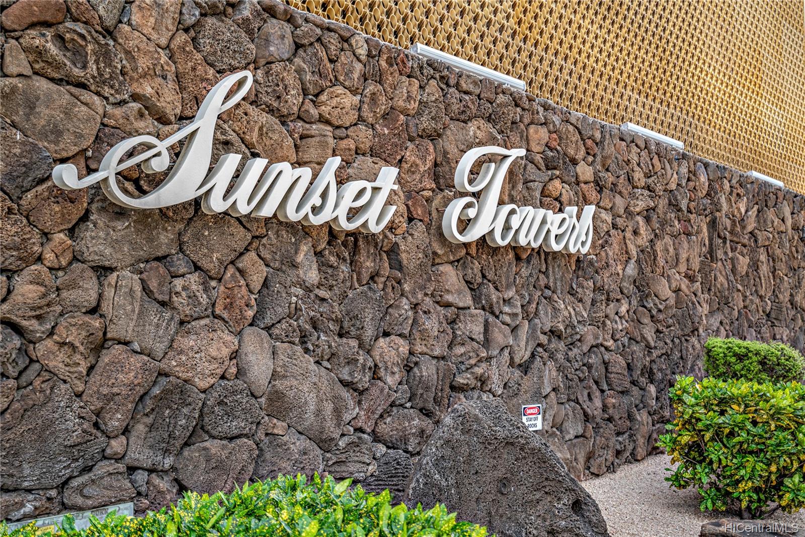 Sunset Towers condo # 903, Honolulu, Hawaii - photo 21 of 23