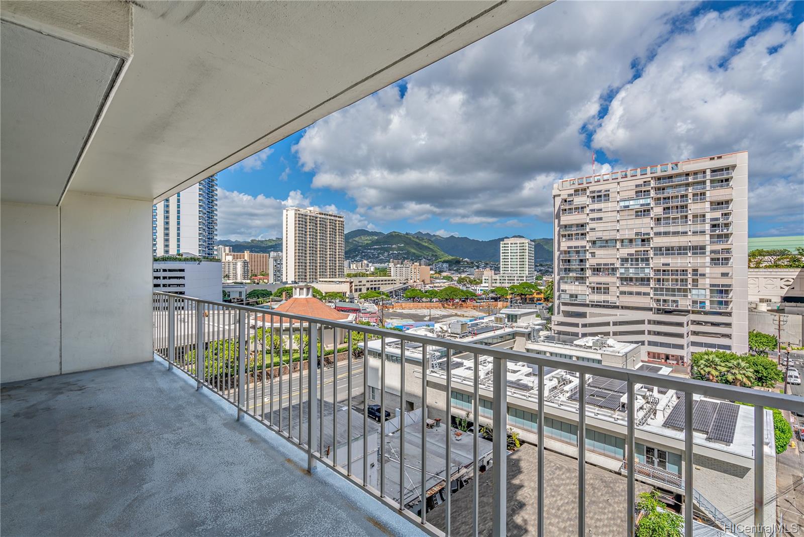 Sunset Towers condo # 903, Honolulu, Hawaii - photo 4 of 23