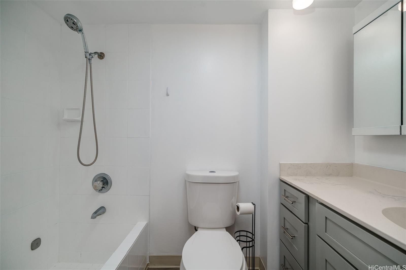 Oahu Surf 1 condo # 305, Honolulu, Hawaii - photo 13 of 25