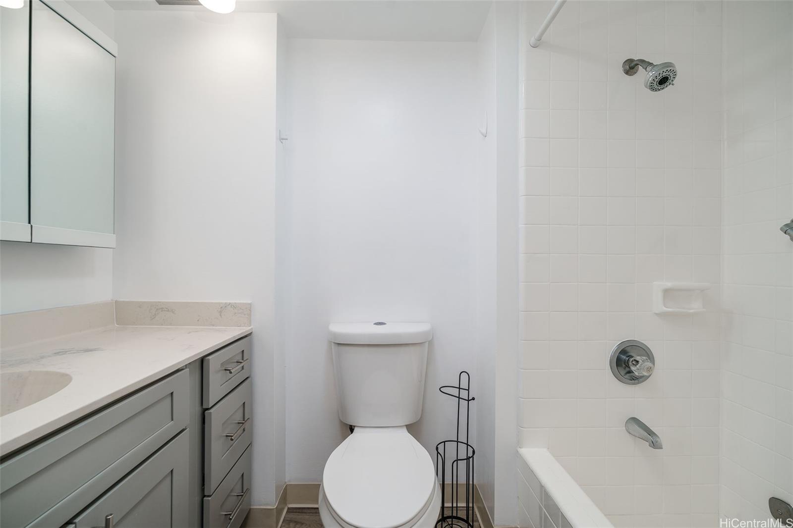 Oahu Surf 1 condo # 305, Honolulu, Hawaii - photo 16 of 25