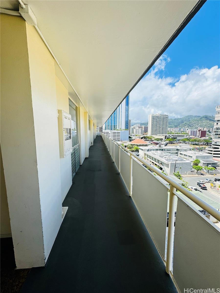 Atkinson Towers Inc condo # 1004, Honolulu, Hawaii - photo 15 of 23