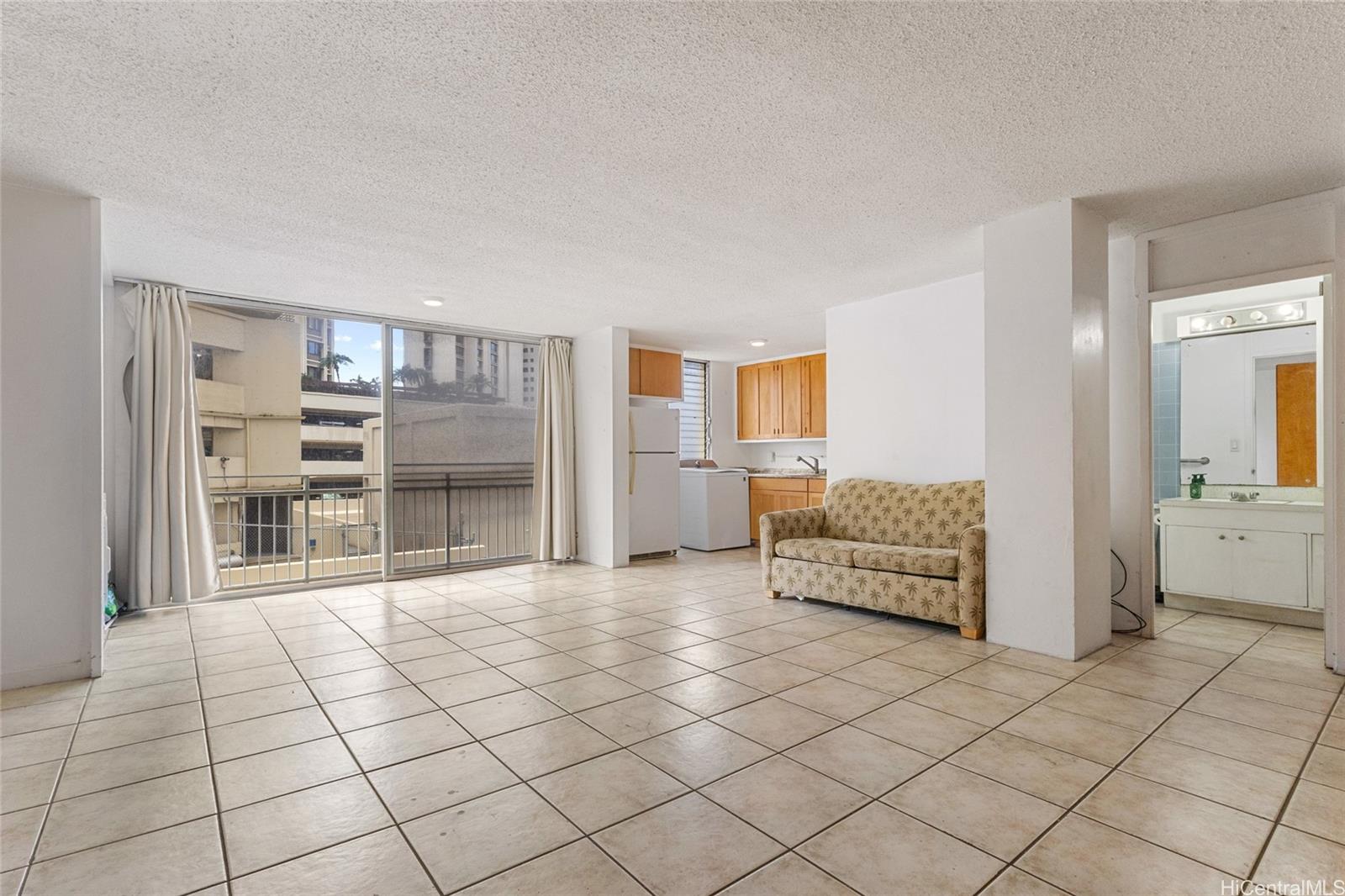 Atkinson Towers Inc condo # 204, Honolulu, Hawaii - photo 2 of 18