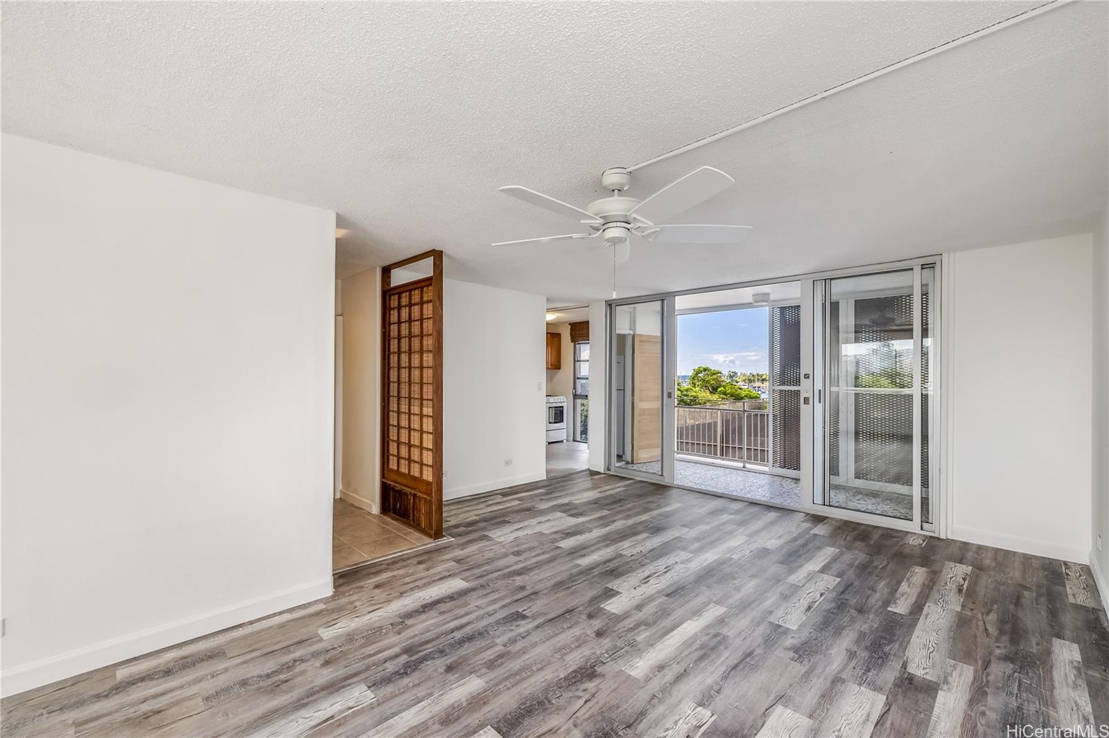 Atkinson Towers Inc condo # 607, Honolulu, Hawaii - photo 5 of 21