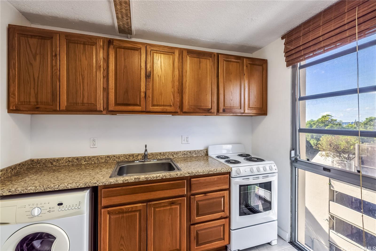 Atkinson Towers Inc condo # 607, Honolulu, Hawaii - photo 9 of 21