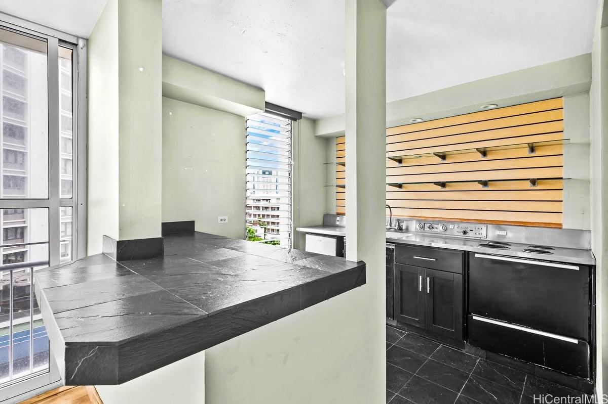 Atkinson Towers Inc condo # 806, Honolulu, Hawaii - photo 10 of 25