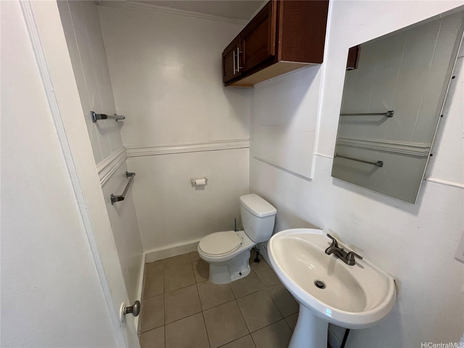 421 Lewers St Honolulu - Rental - photo 6 of 9