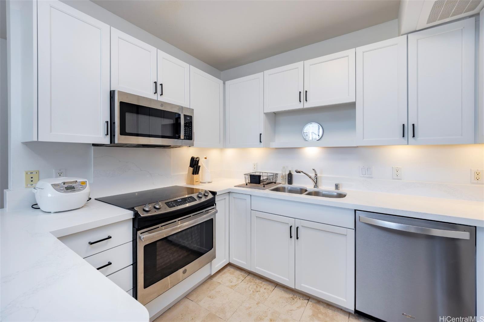 Lanikea At Waikiki condo # 702, Honolulu, Hawaii - photo 11 of 25