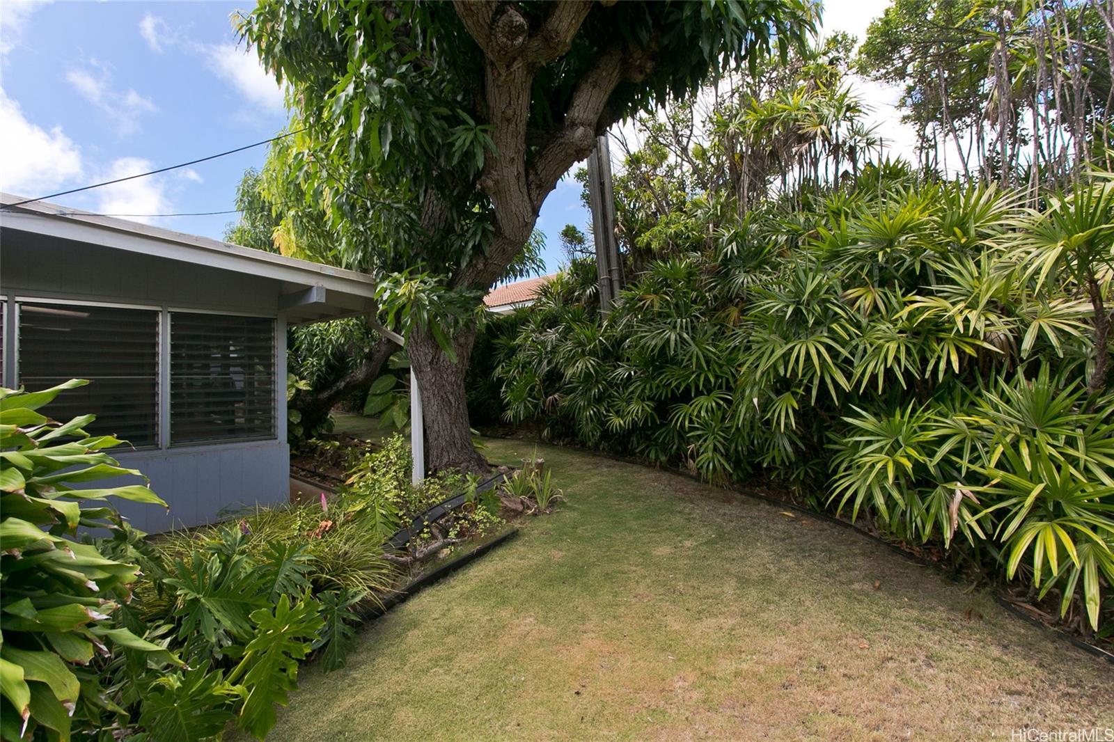 4216  Amau Street Kahala Area, Diamond Head home - photo 13 of 16