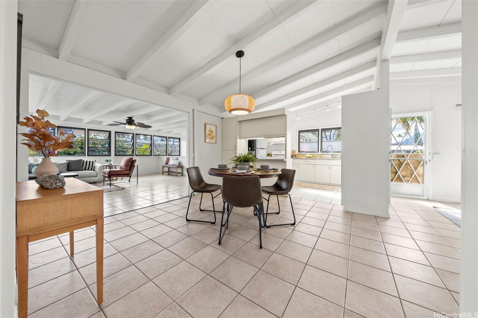 423  Iana Street Enchanted Lake, Kailua home - photo 4 of 22