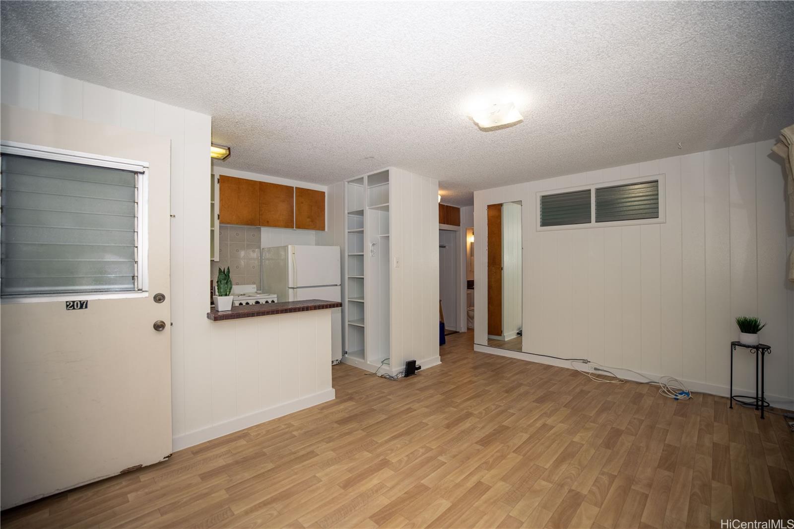 Promenade condo # 207, Honolulu, Hawaii - photo 3 of 14