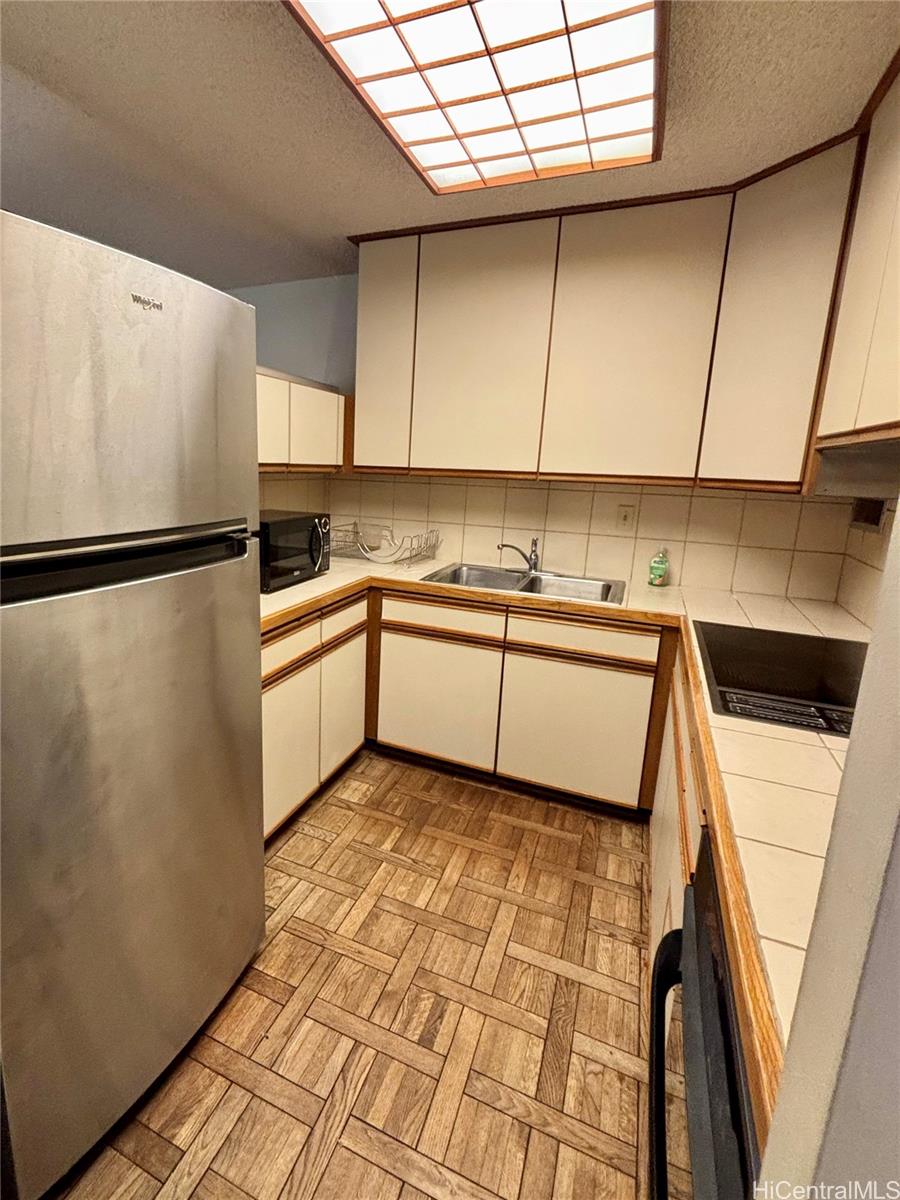 Kalia condo # 206C, Honolulu, Hawaii - photo 12 of 13