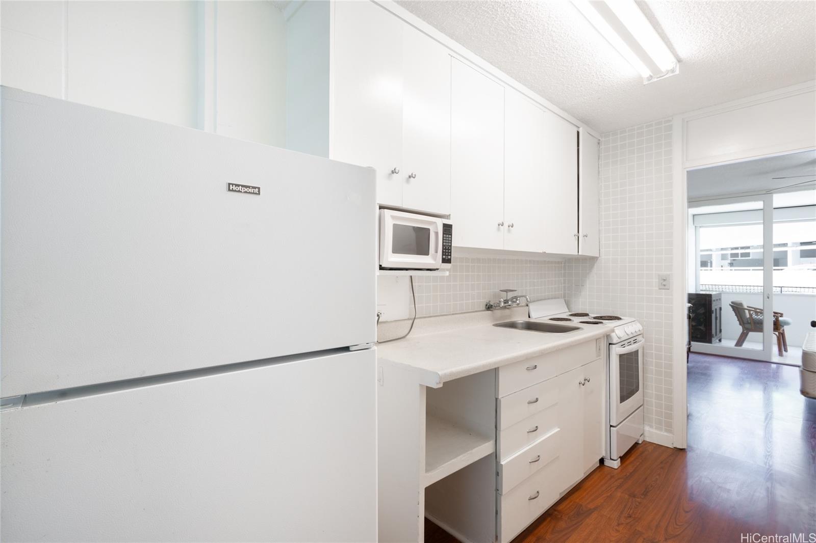 Kalia condo # 308C, Honolulu, Hawaii - photo 3 of 10