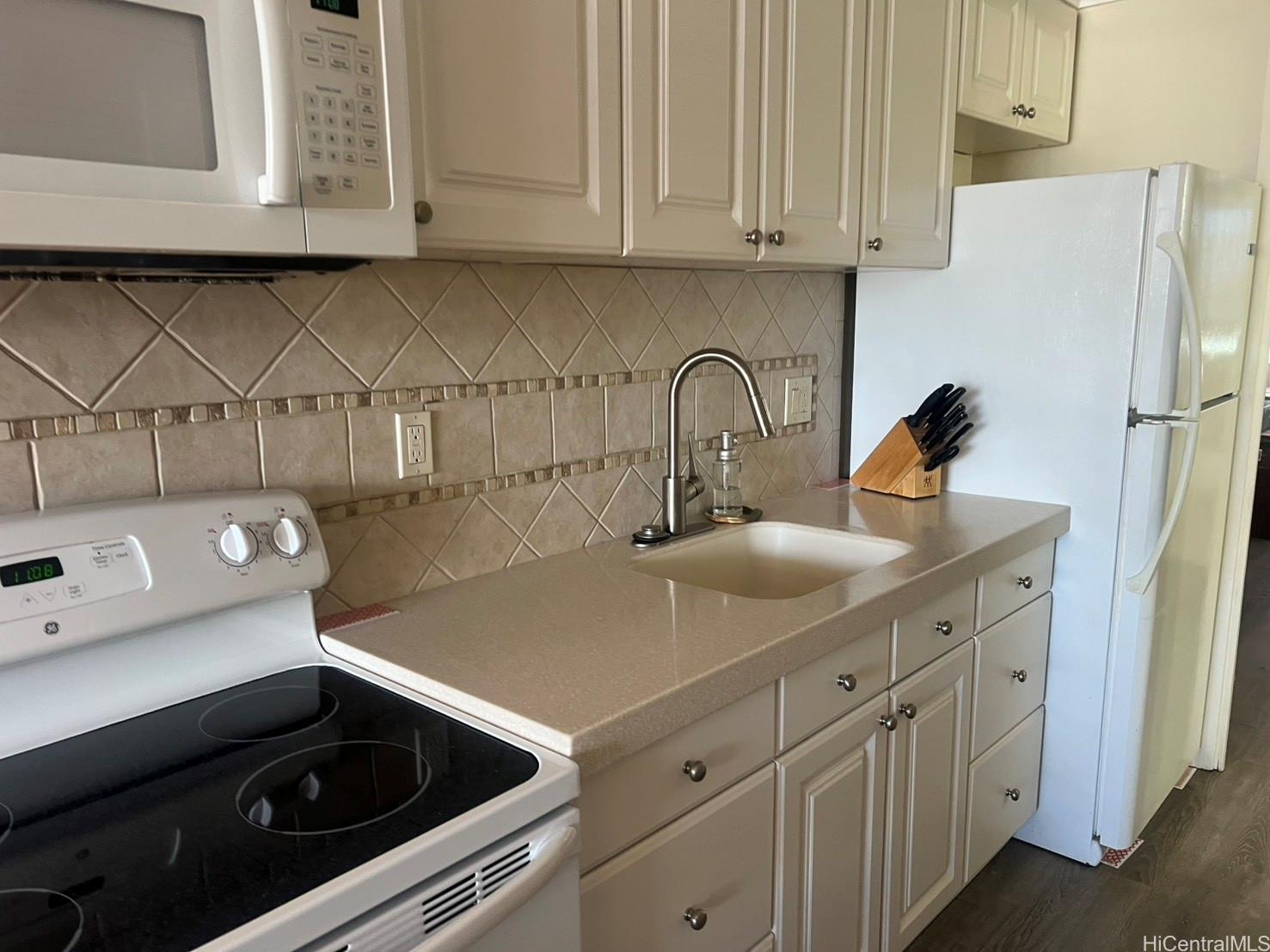 Kalia condo # B1002, Honolulu, Hawaii - photo 9 of 20