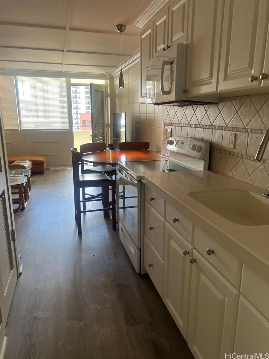 Kalia condo # B1002, Honolulu, Hawaii - photo 10 of 20