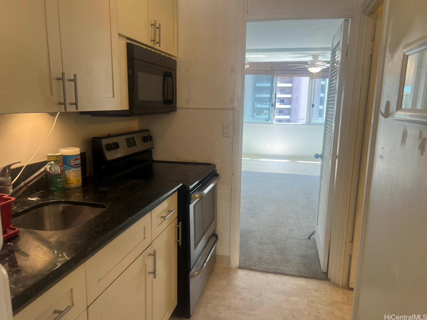 Kalia condo # P7A, Honolulu, Hawaii - photo 7 of 25