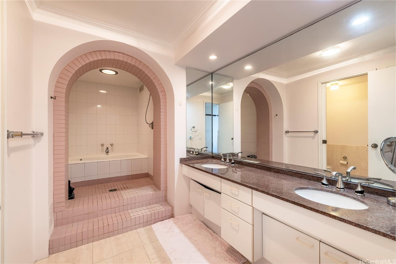 One Waterfront Tower condo # 3504, Honolulu, Hawaii - photo 13 of 25