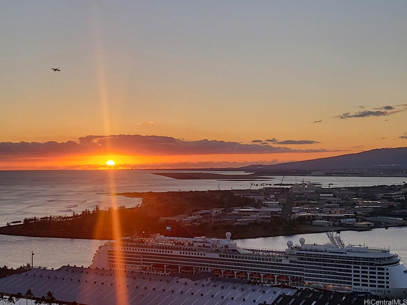 One Waterfront Tower condo # 3504, Honolulu, Hawaii - photo 24 of 25