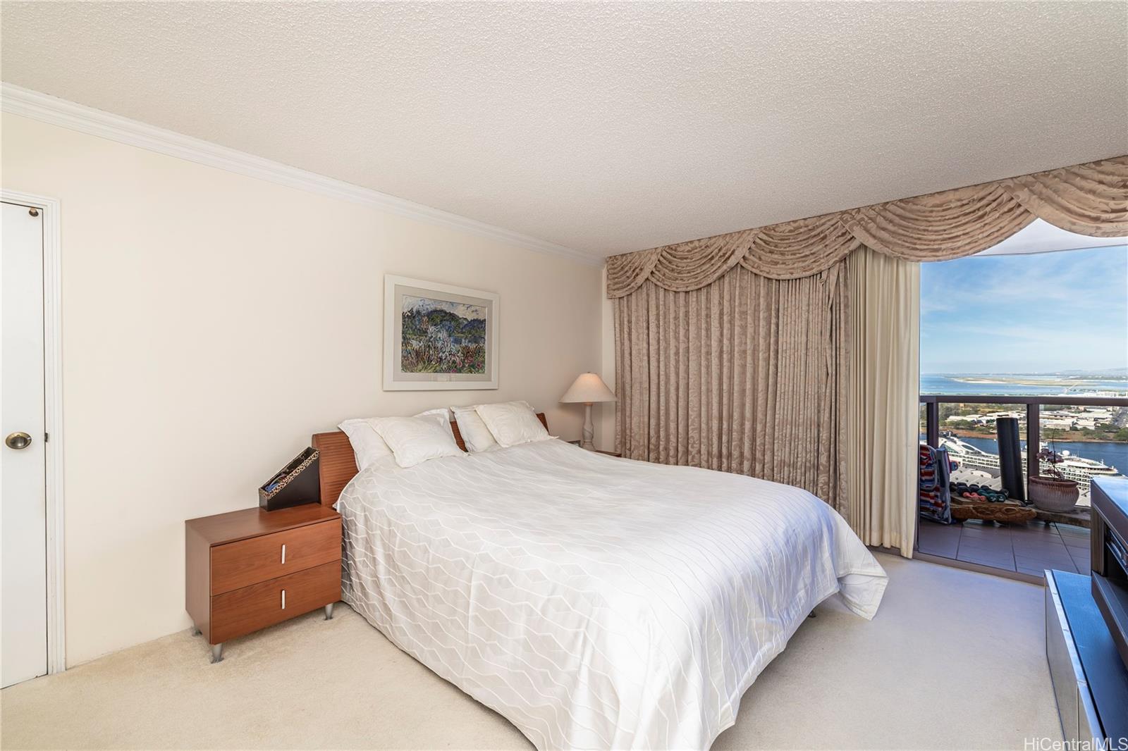 One Waterfront Tower condo # 3504, Honolulu, Hawaii - photo 9 of 25