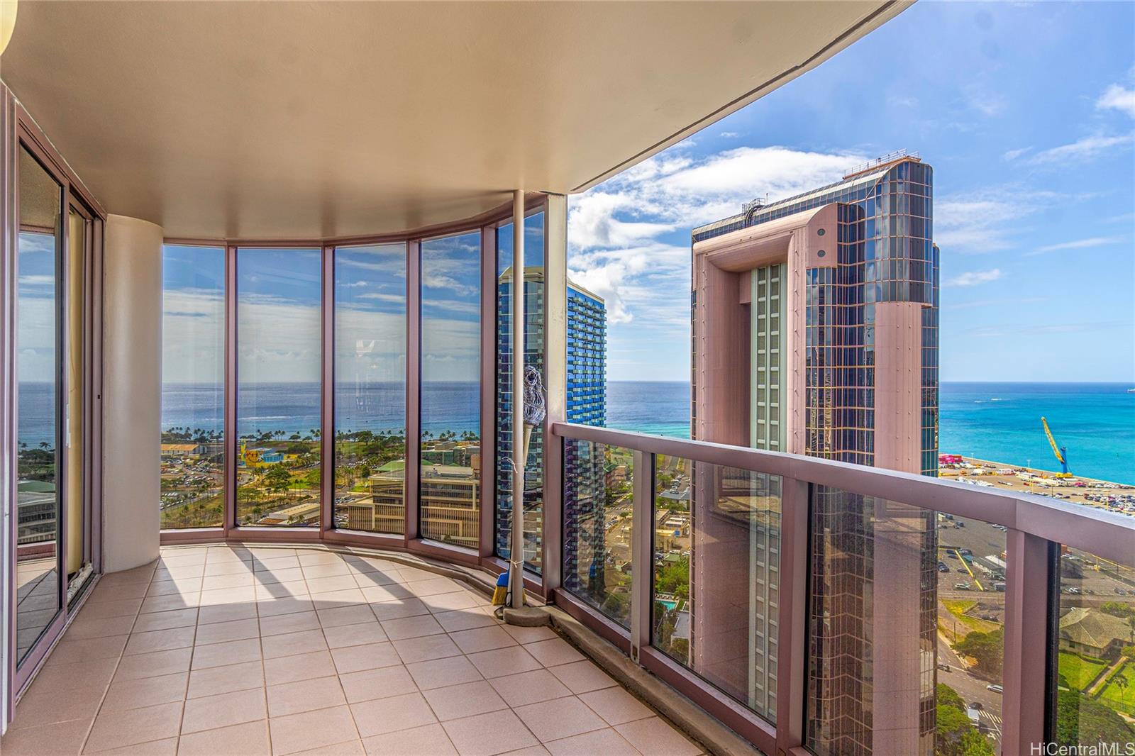 One Waterfront Tower condo # 3601, Honolulu, Hawaii - photo 8 of 24