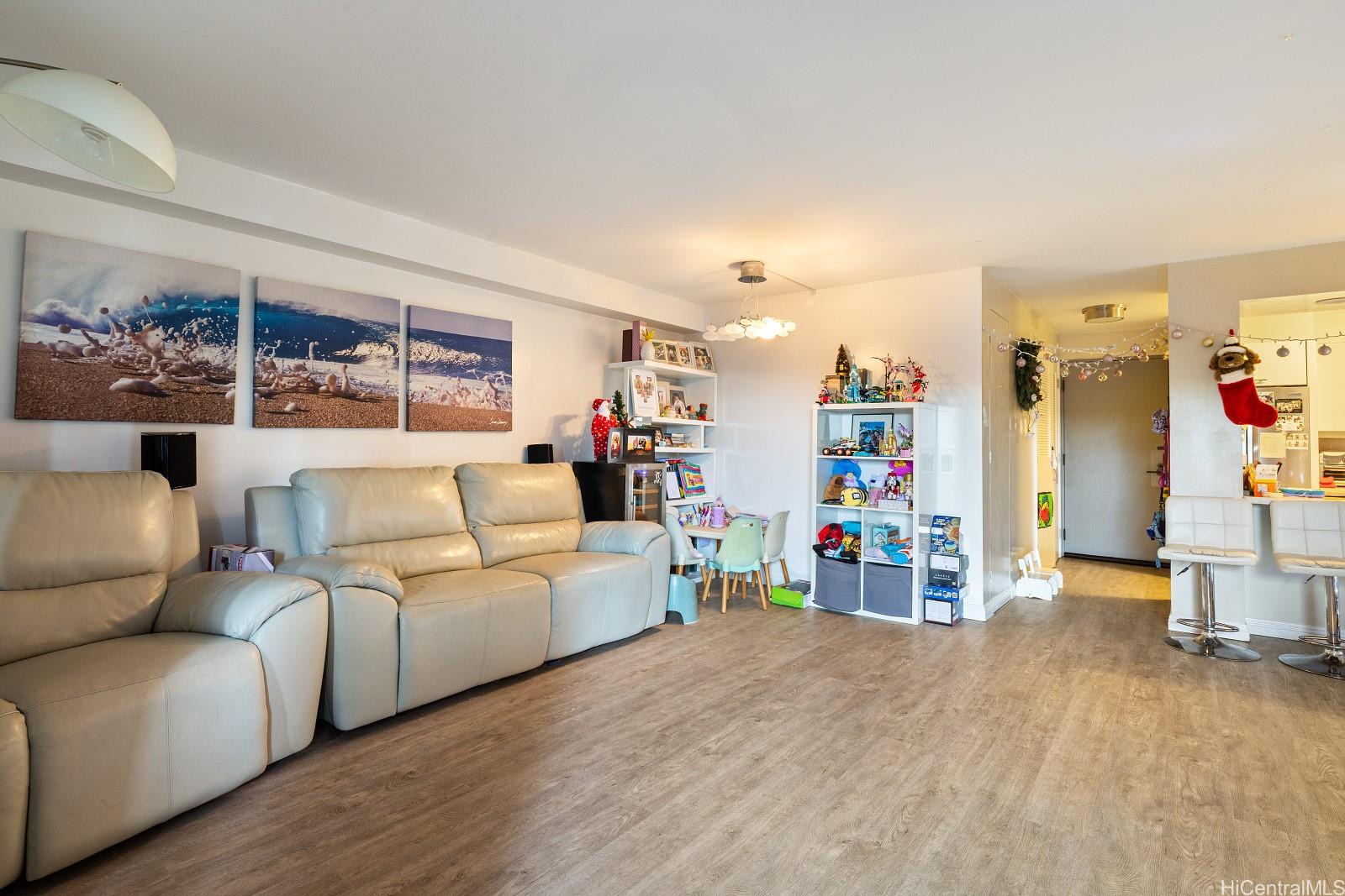 One Waterfront Tower condo # 503, Honolulu, Hawaii - photo 3 of 25