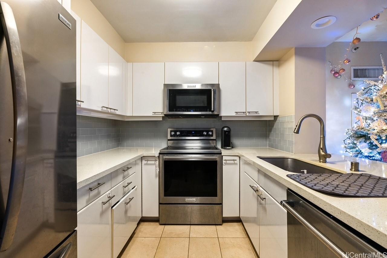 One Waterfront Tower condo # 503, Honolulu, Hawaii - photo 5 of 25