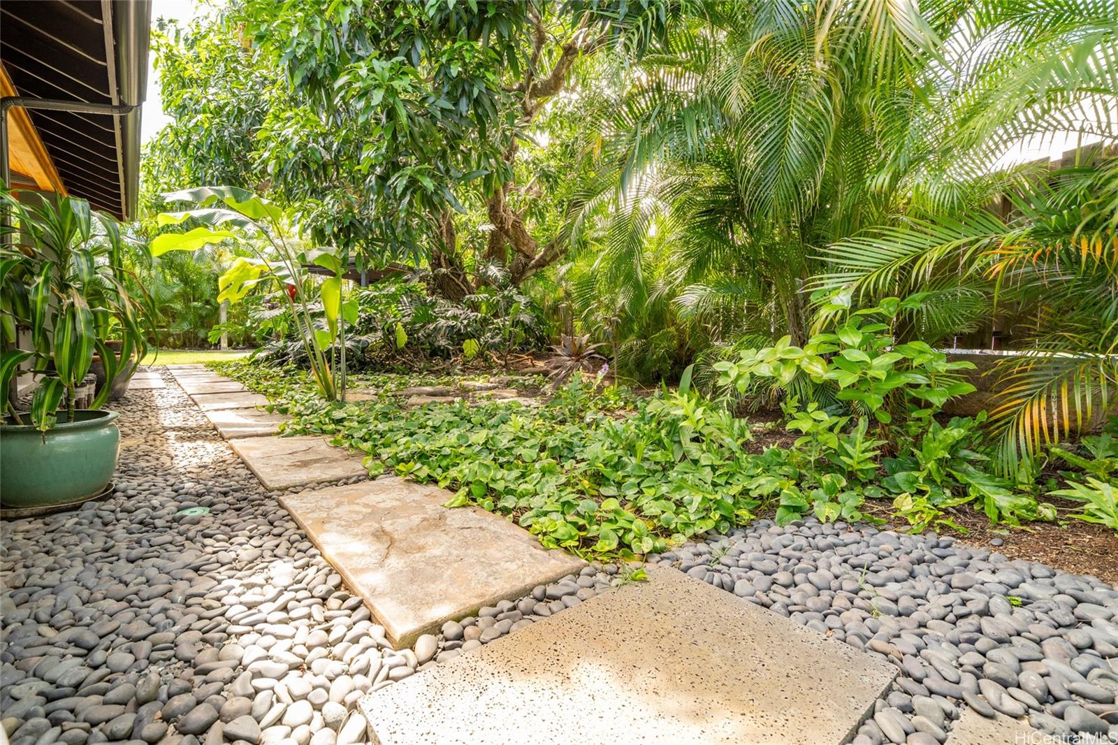 427  Akoakoa Pl Enchanted Lake, Kailua home - photo 22 of 25