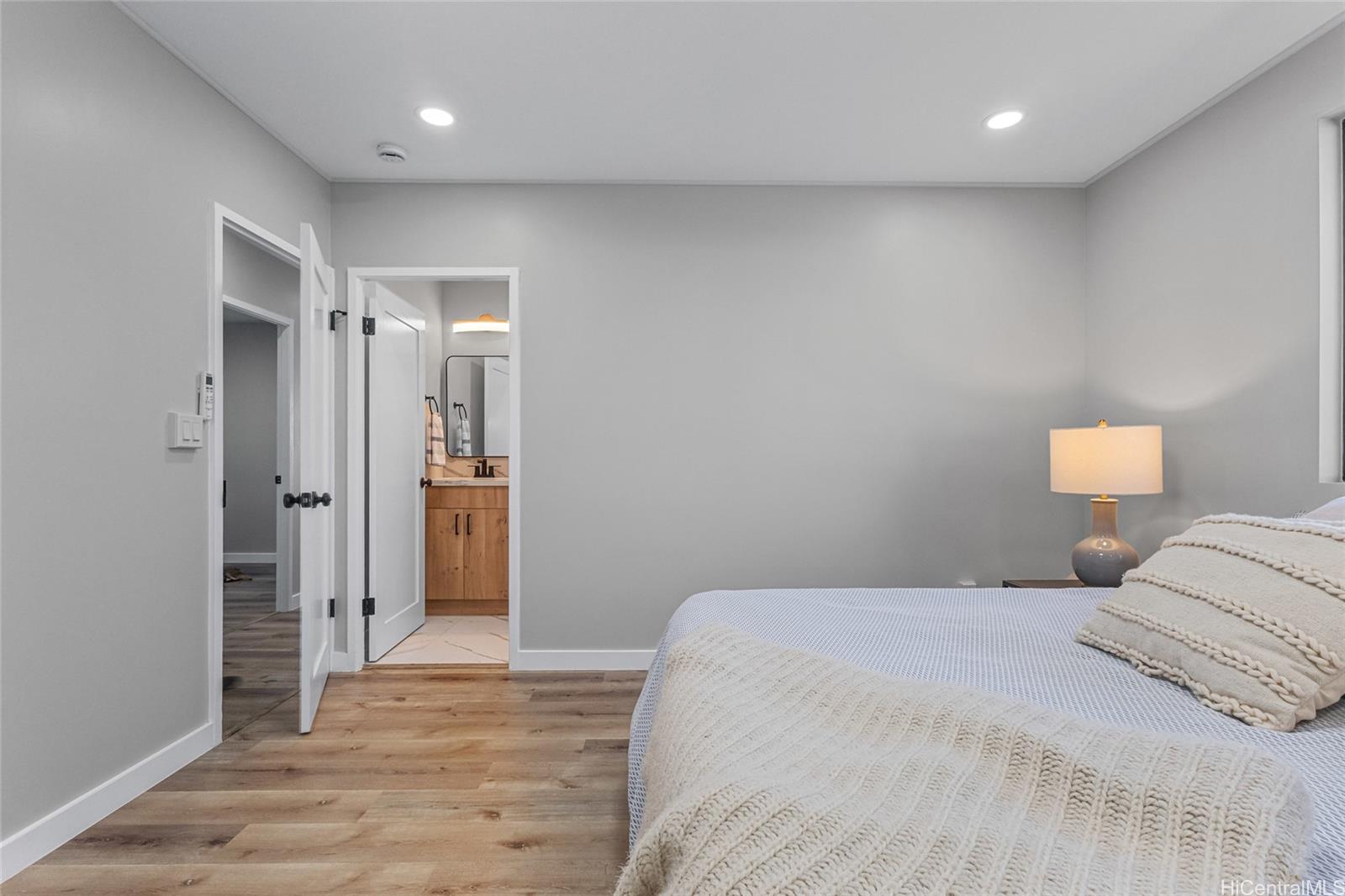 427  Kekupua Street Koko Head Terrace, Hawaii Kai home - photo 11 of 25