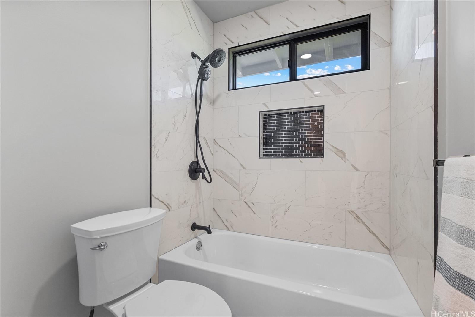 427  Kekupua Street Koko Head Terrace, Hawaii Kai home - photo 13 of 25