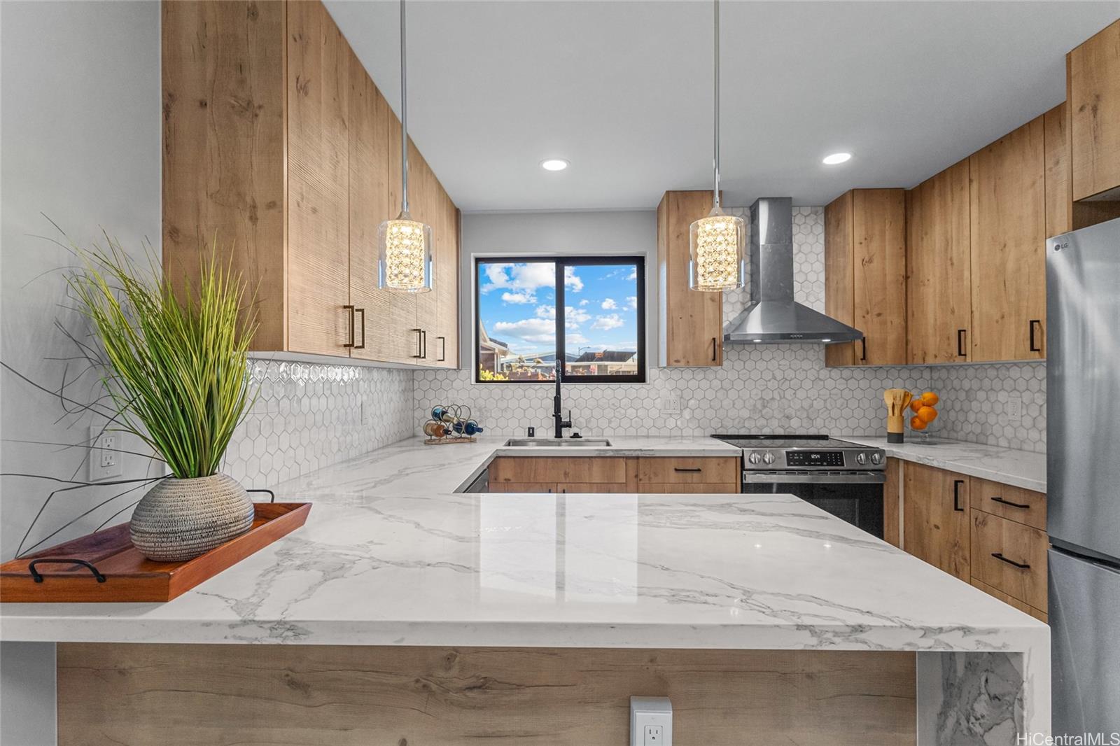 427  Kekupua Street Koko Head Terrace, Hawaii Kai home - photo 8 of 25