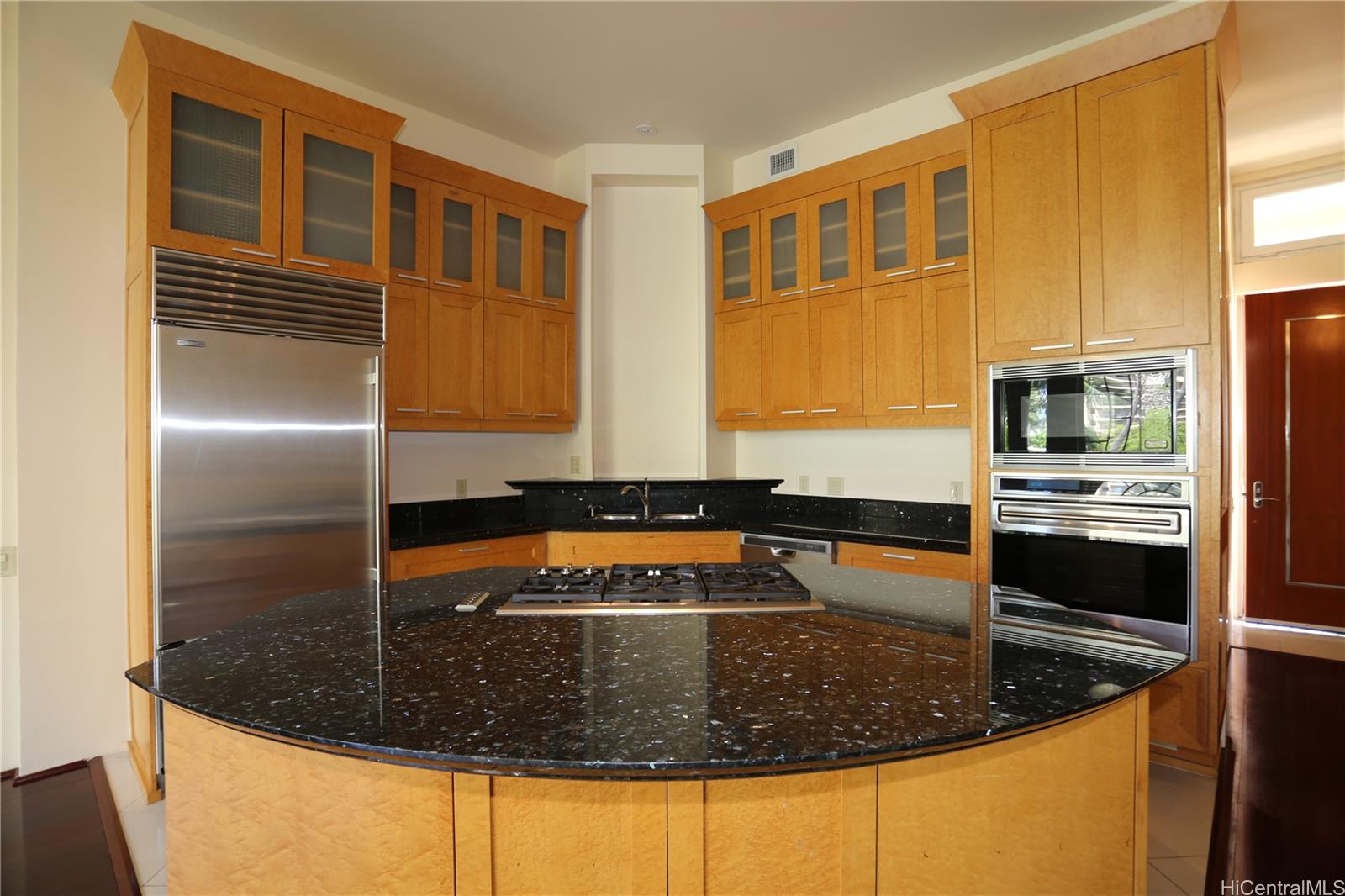 427 Launiu St Honolulu - Rental - photo 4 of 20