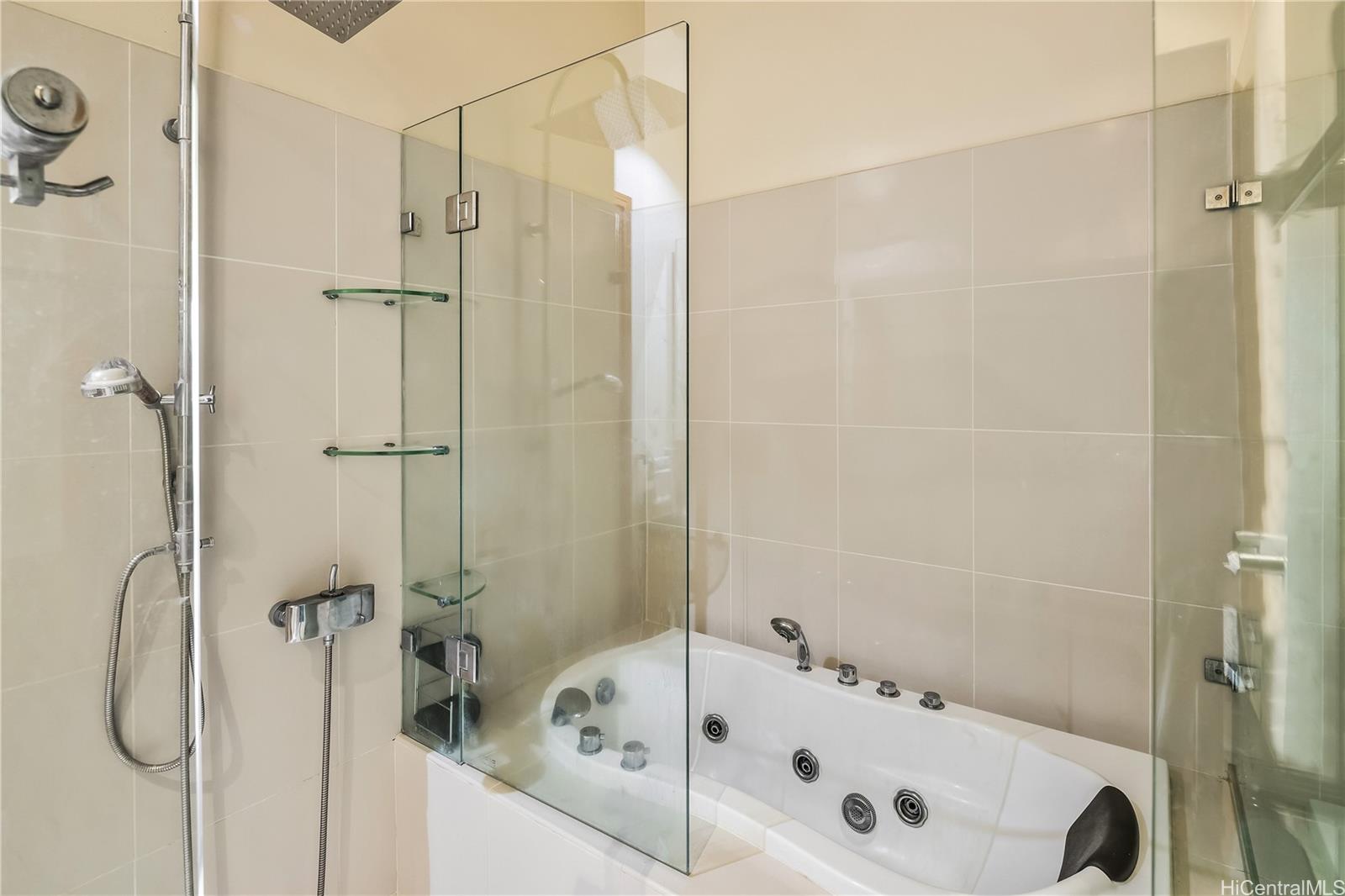 Loft at Waikiki condo # 504, Honolulu, Hawaii - photo 17 of 25