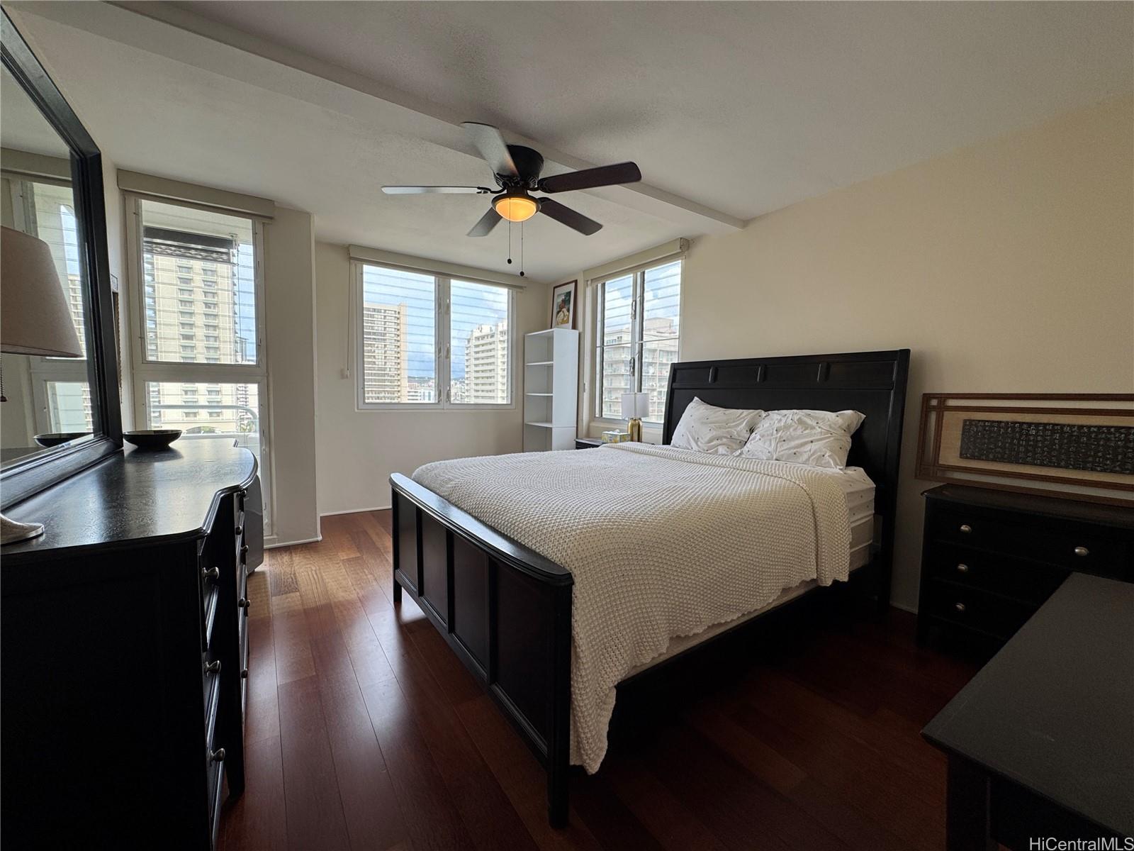 430 Kaiolu St Honolulu - Rental - photo 14 of 21