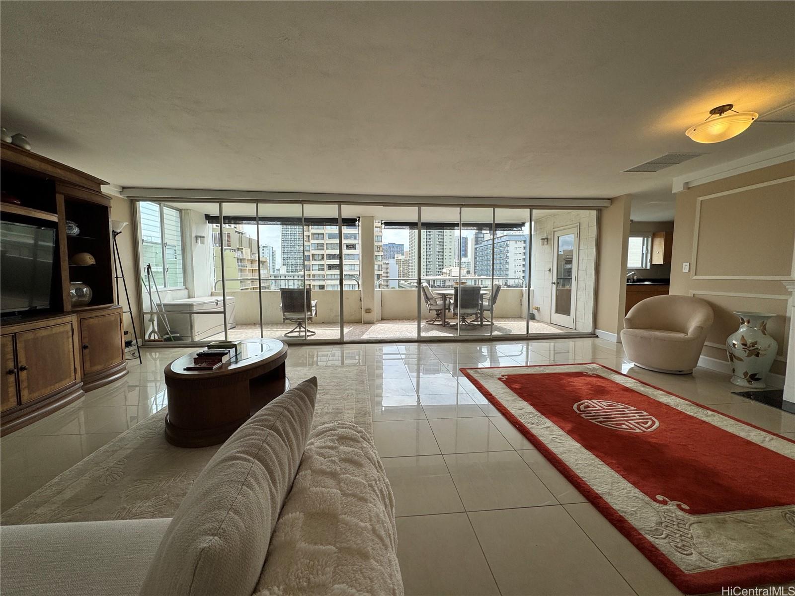 430 Kaiolu St Honolulu - Rental - photo 5 of 21